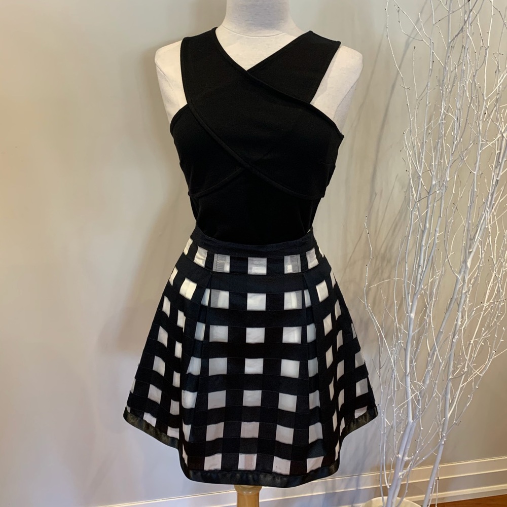 Buffalo black and white skirt size S